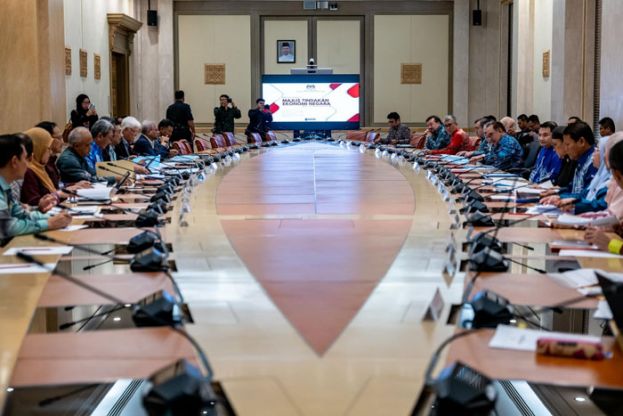 首相安华主持国家经济行动理事会会议。