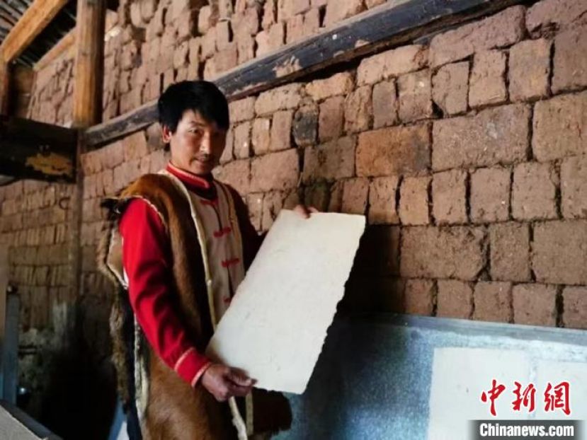 东巴纸。