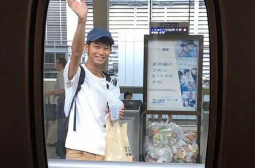 森本把自己出租出去，只要有需要他的人，他都愿意进行废人陪伴，一次收费326令吉。