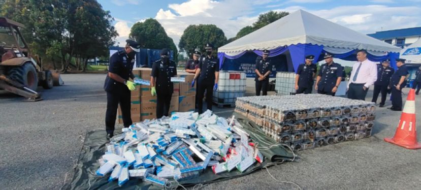 警方销毁价值110万1421令吉已结案的走私烟、酒及比特币挖矿机证物。