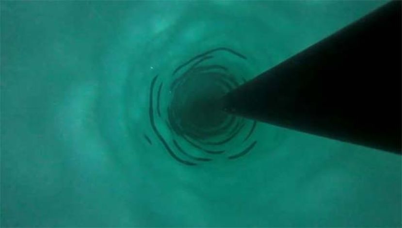 中国极地冰层钻探3413米深，打破国际纪录。