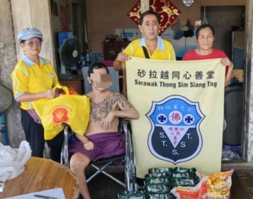 砂同心善堂布施食品 助遭不幸华男度难关
