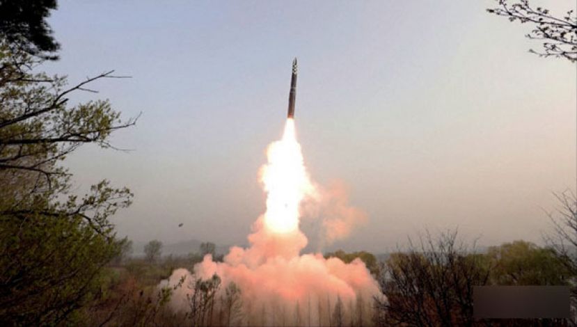 朝鲜4月13日上午7时在平壤试射新款洲际弹道飞弹火星-18型。