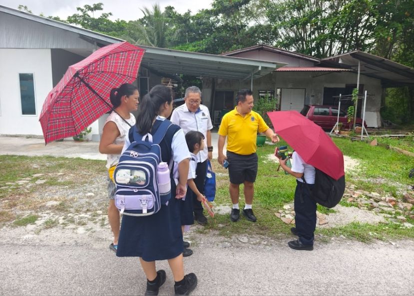 古晋南市长巡视双溪亚榜巷提升工程 保障学生出行安全