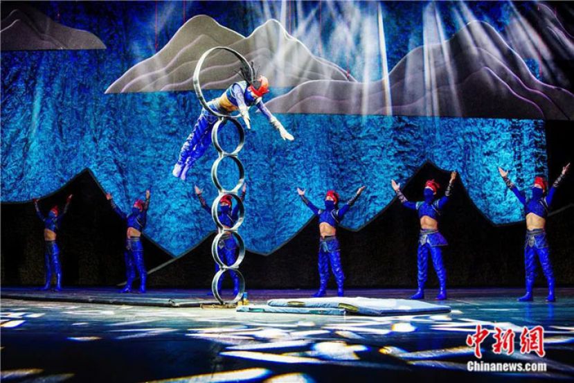 杂技剧《炫彩&middot;中国》剧照。