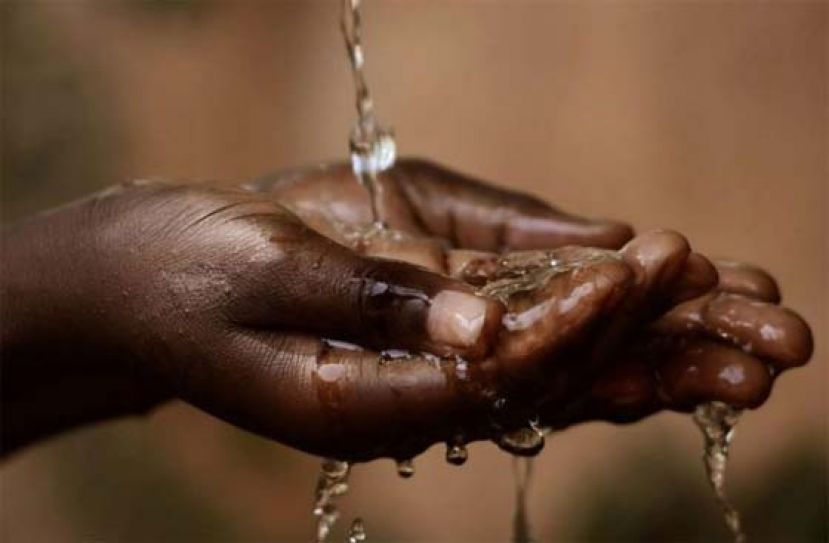 全球淡水供需失衡，人类面临水危机。