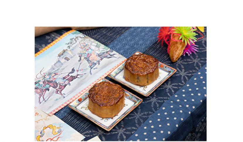 细味传统粤式月饼，从旧时香港的&ldquo;月饼纸&rdquo;（月饼价目表），到月饼的命名，再看当年&ldquo;月饼会&rdquo;的运作，当中有不少掌故。