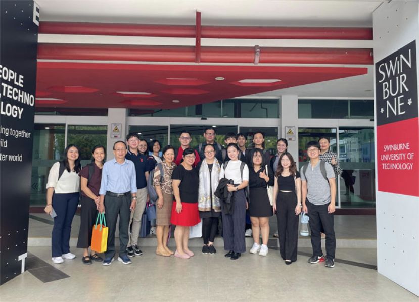 石角民立中学与斯威本大学砂拉越分校联办一场知识转移培训项目
