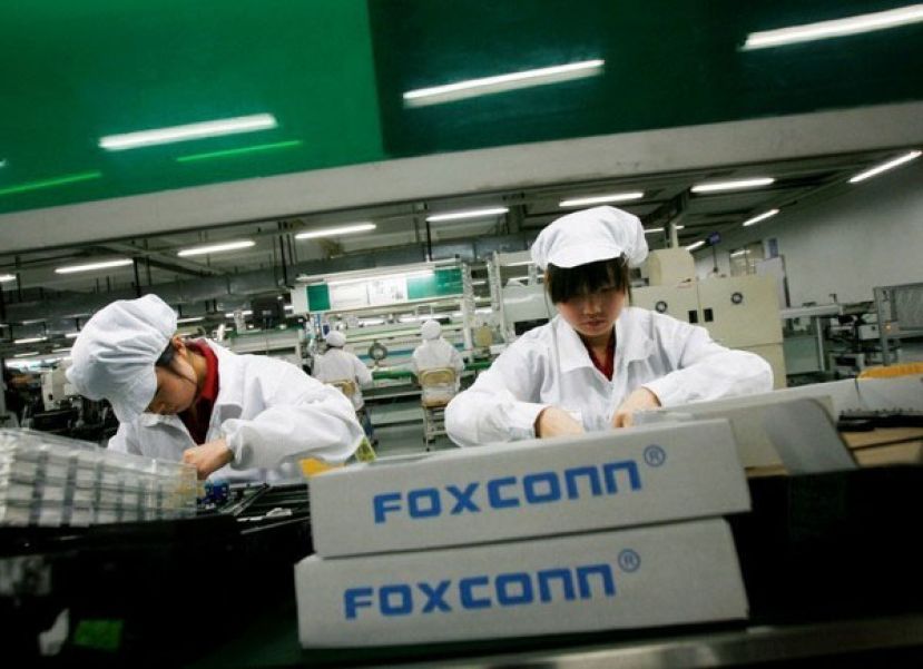 鸿海富士康遭中国查税，路透曝可能是政治因素。