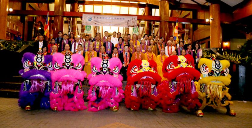 第五届世界居士佛教论坛，嘉宾抵步后众人合照。