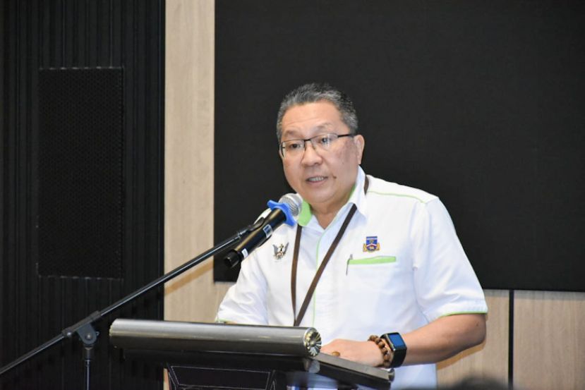 古晋南市市长拿督黄鸿圣。
