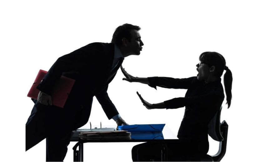 眨眼、吹口哨、摸头　都可构成性骚扰罪