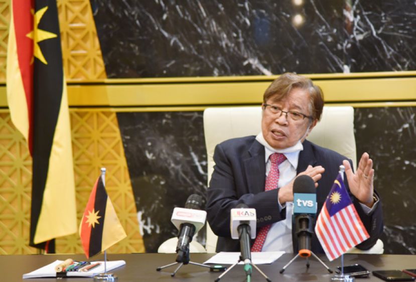  砂首长拿督巴丁宜阿邦佐哈里。