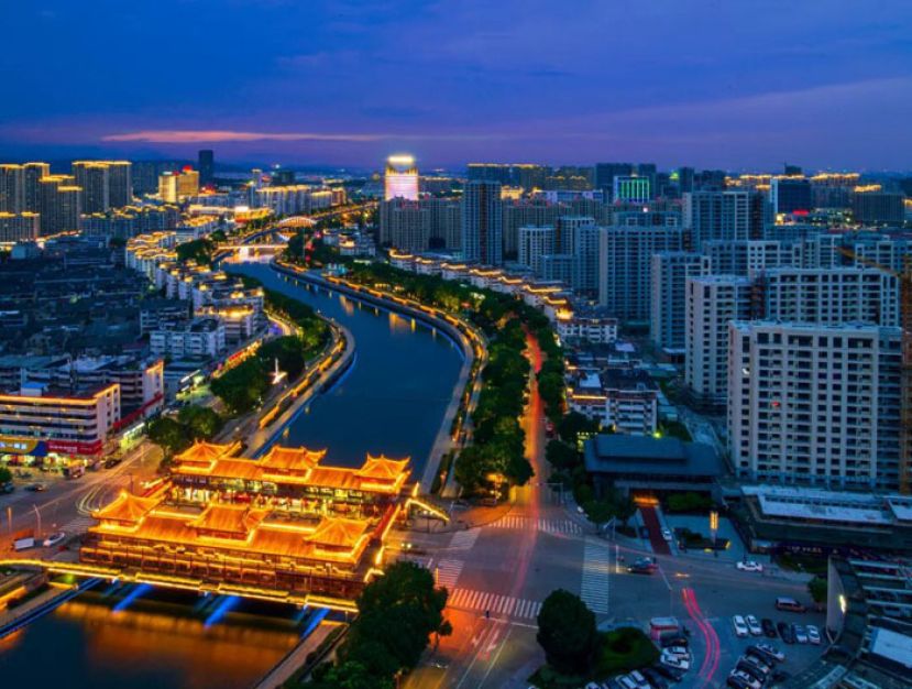 《奉城夜色》。