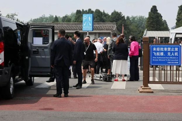 美国总统特朗普与中国国家主席习近平这场备受瞩目的峰会，却因接连爆发的肢体冲突与现场混乱而蒙上阴影。