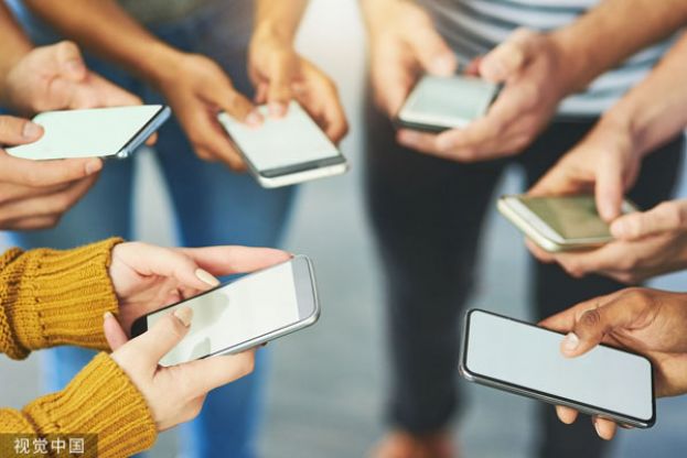 学校实施手机禁令之后，取得正面成果。