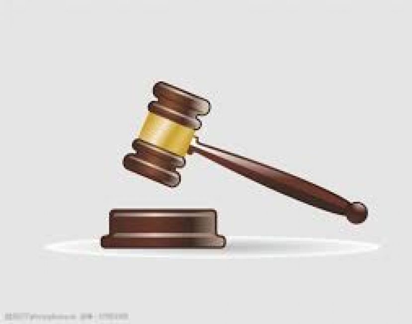 醉汉用啤酒罐抛中警员头部面对代价不小