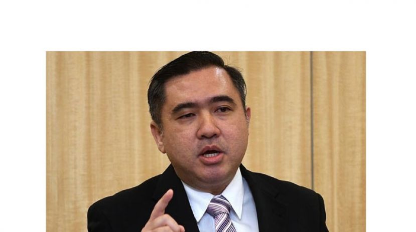 交通部长陆兆福。