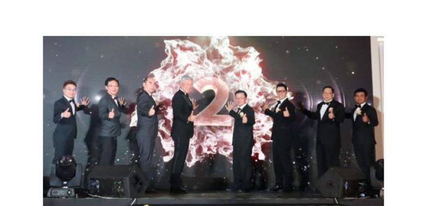 &ldquo;2022年中总卓越青商楷模奖&rdquo; 颁奖典礼开幕仪式。左起为丘泉裕、温永文、吴逸平、卢成全、曹观友、李烔良、祝友成及钟秉宏。