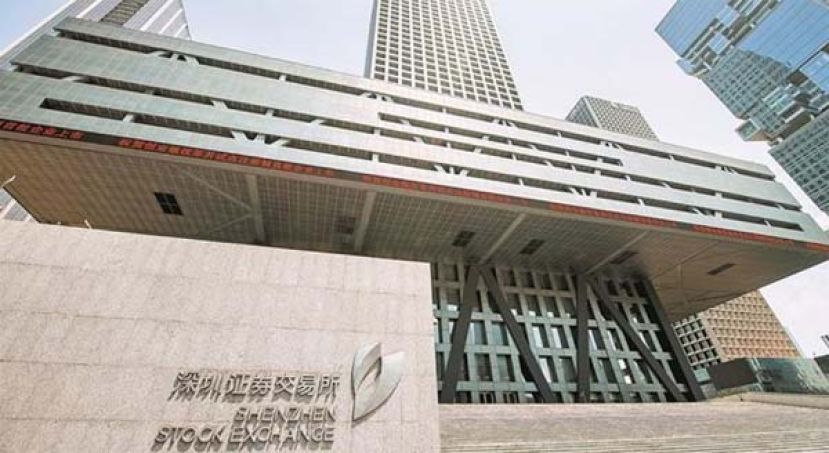 中国长假后首个交易日，A股三大指数暴涨逾10%。