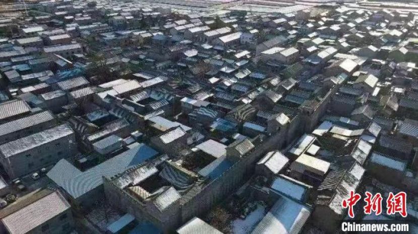 窦庄古堡中迷宫式街巷纵横交错。