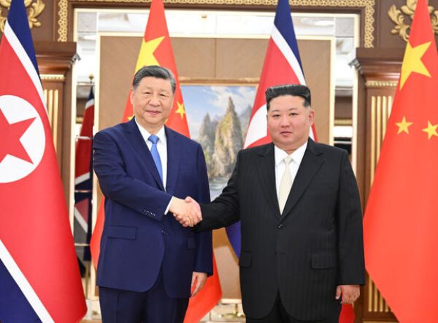 习近平在平壤与金正恩举行会谈。