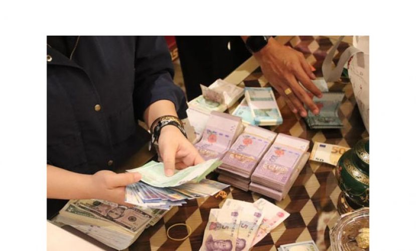 反贪会点算起获的现金。