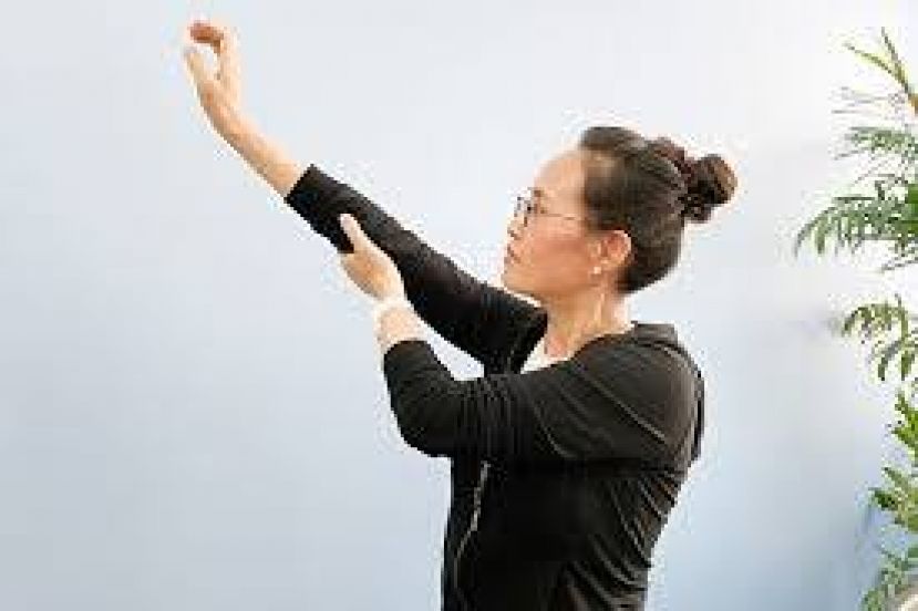 半夜肩膀痛醒？ 2个动作远离五十肩