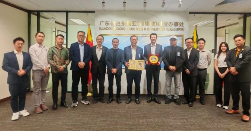 大马华商联总会率团前往中国北京参访全国人民代表大会常委会