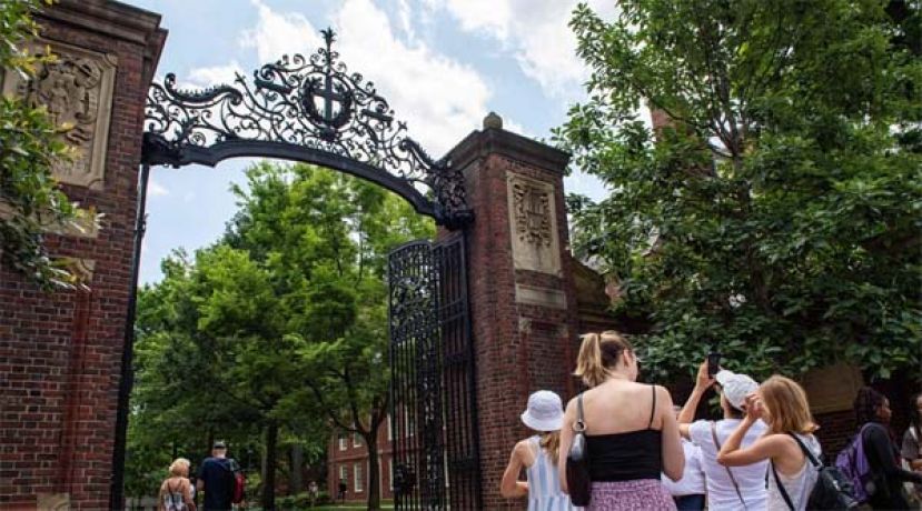 哈佛大学拒绝让,特朗普政府干预校政。