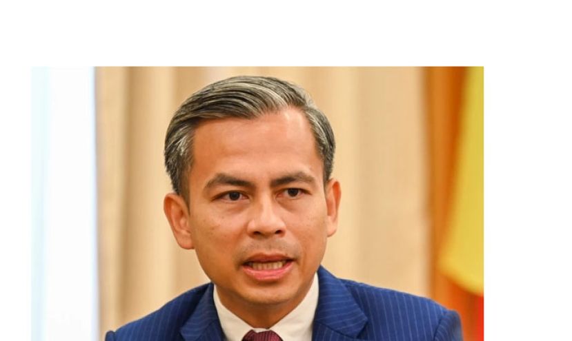 通讯部长法米。