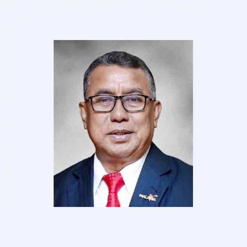 房屋及地方政府部副部长拿督斯里依斯迈阿都慕达立。