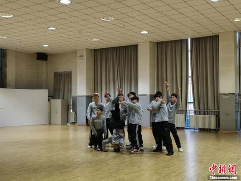 北体大霹雳舞实验班学生合影。