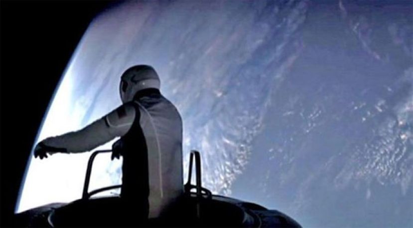 SpaceX首次&ldquo;民间太空漫步&rdquo; 团队成功出舱。
