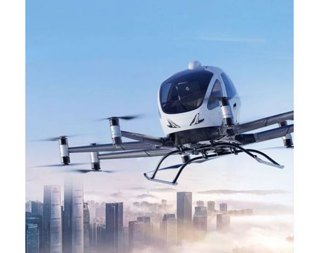 这款空中计程车是以电池作为主要动力来源，设计可搭载5人，飞行速度可达每小时200公里。