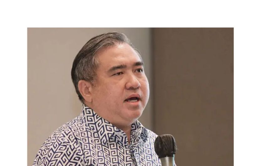 交通部长陆兆福。