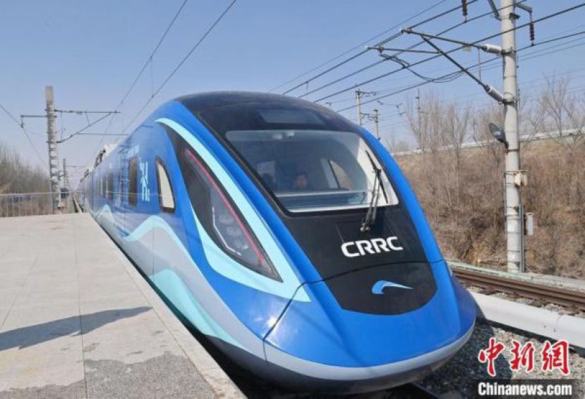 中国自行研发的全球首辆氢能源市域列车。