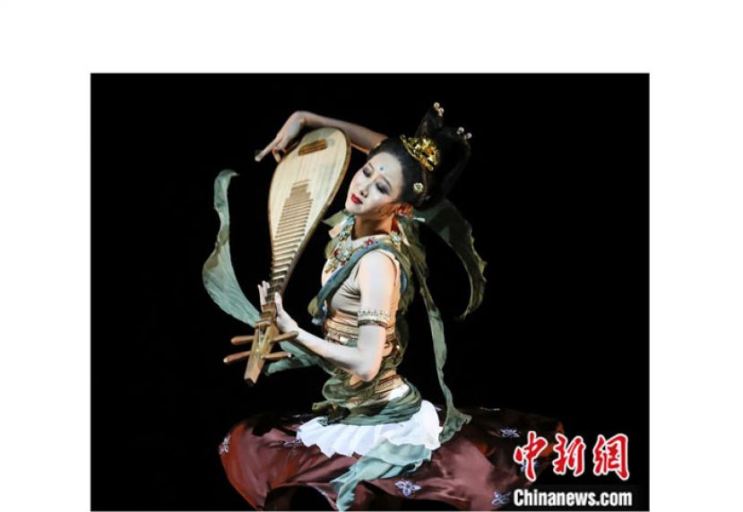 以敦煌莫高窟112窟&ldquo;反弹琵琶&rdquo;形象为依据所创作的《反弹琵琶舞》。