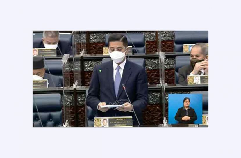 国内贸易及工业部高级部长拿督斯里阿兹敏阿里。