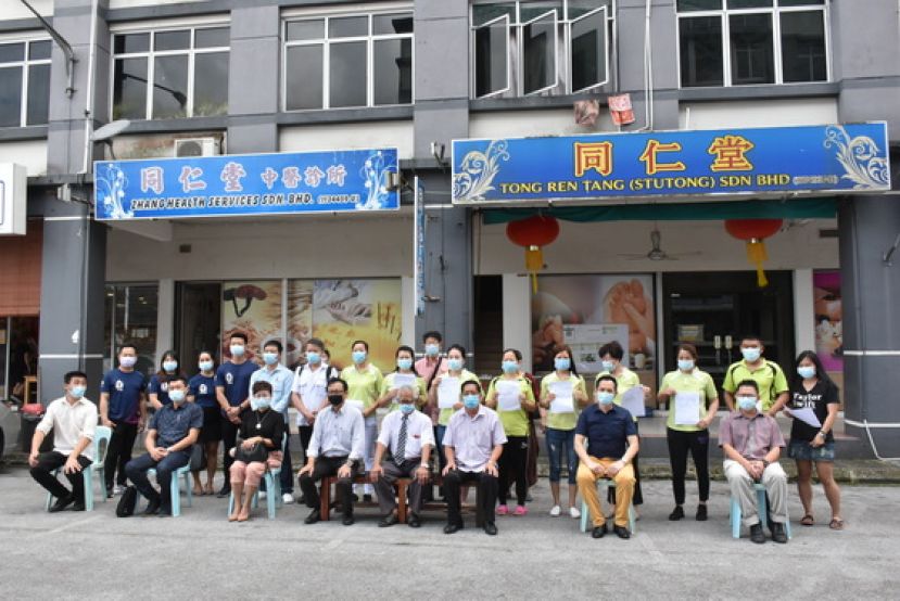 义诊筹委会全体理事与顾问合照。