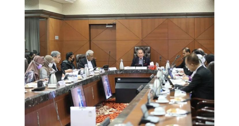 旺朱乃迪主持国会特别遴选委员会会议。