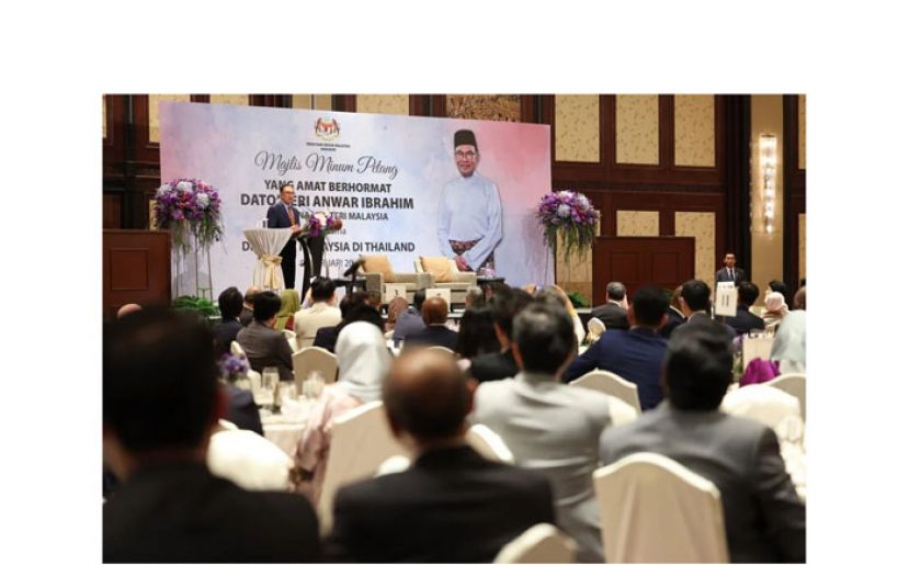 首相安华向旅居泰国的大马公民致辞。