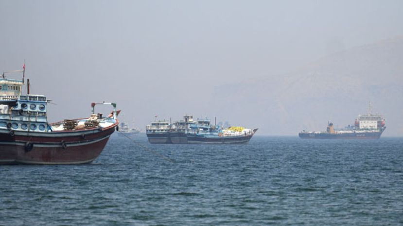 荷莫兹海峡。