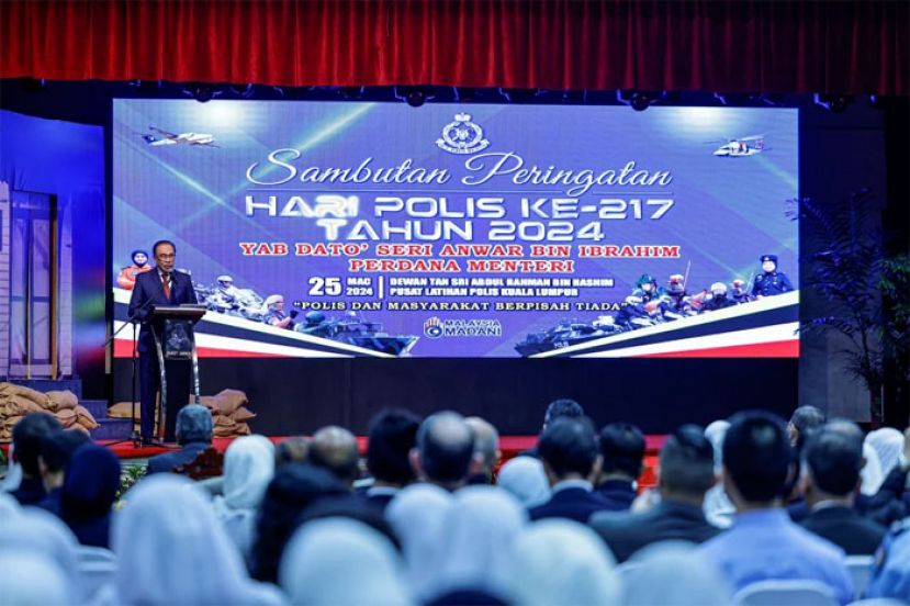 首相拿督斯里安华出席警察训练中心举行的第217届警察日庆典。