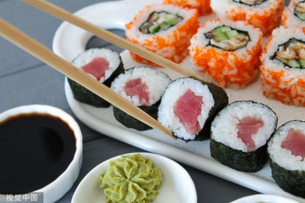 吃寿司时一定会附上山葵。