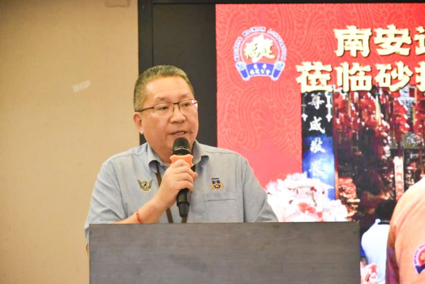 古晋南市市长拿督黄鸿圣。