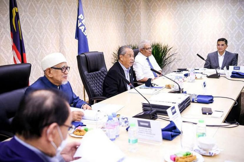 慕尤丁主持国盟最高理事会会议。