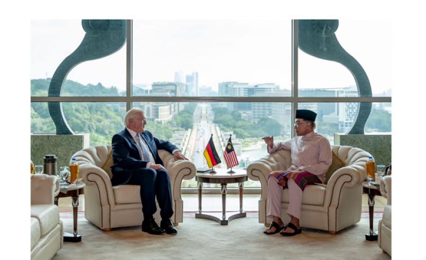 首相安华(右)与德国总统施泰因迈尔举行会谈。