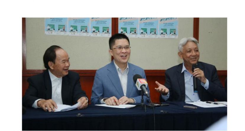 左起为董总主席陈大锦、教育部副部长黄家和、教总主席谢立意。