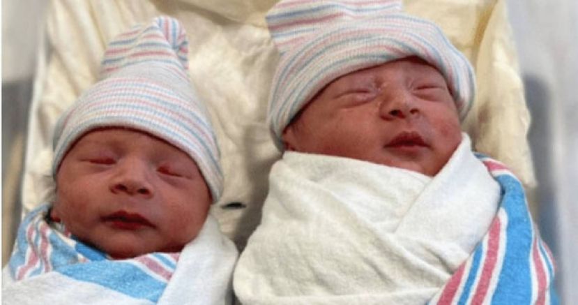 美国一对双胞胎因为跨年而年龄相差1岁。